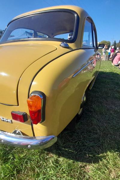 Pięknie odrestaurowana Syrena 105